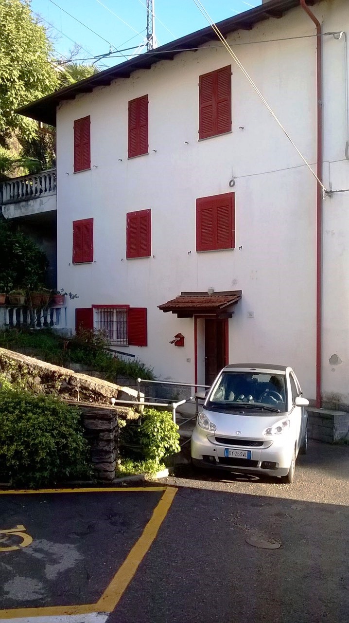 Продаю 3-этажный дом в Пьемонте, Италия, на озере Маджоре - фото 1